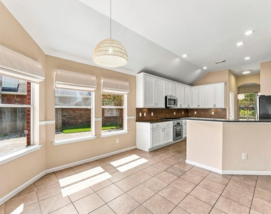 27730 Geneva Hills Lane - Photo Thumbnail 7