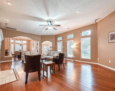 5213 Cottonwood Creek Lane - Photo Thumbnail 5