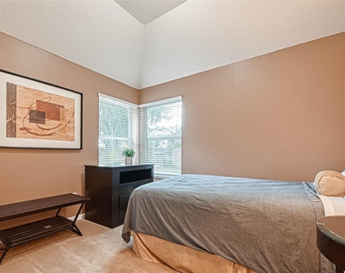 5213 Cottonwood Creek Lane - Photo Thumbnail 10