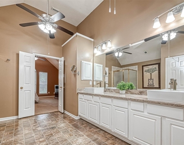 5213 Cottonwood Creek Lane - Photo Thumbnail 13