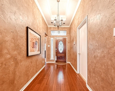 5213 Cottonwood Creek Lane - Photo Thumbnail 3