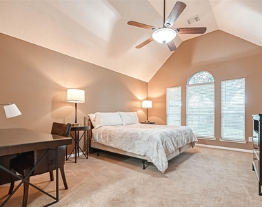 5213 Cottonwood Creek Lane - Photo Thumbnail 11