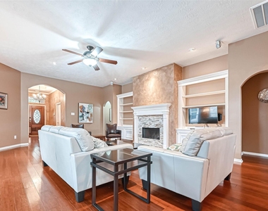 5213 Cottonwood Creek Lane - Photo Thumbnail 6