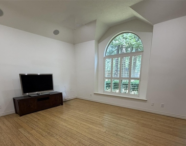 8615 Haven Woods Way - Photo Thumbnail 11
