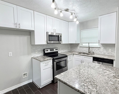 2617 Redfish Drive - Photo Thumbnail 6