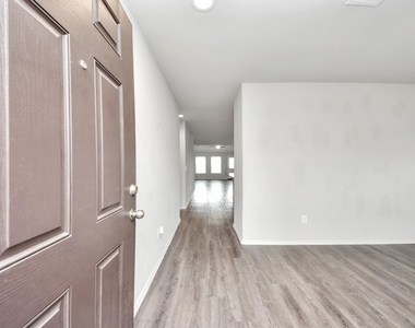4231 Tulip Oak Drive - Photo Thumbnail 5