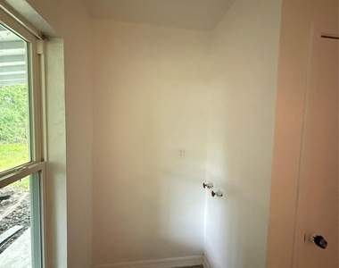 10205 Sierra Drive - Photo Thumbnail 5