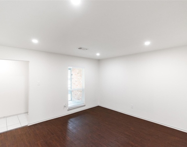 11026 Sandstone Street - Photo Thumbnail 6