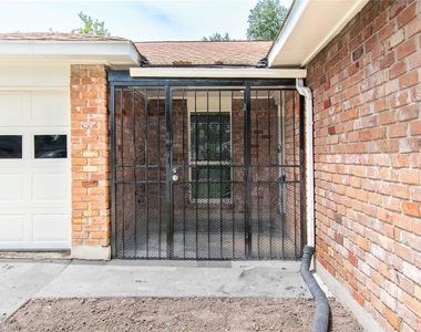 11026 Sandstone Street - Photo Thumbnail 2