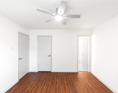 11026 Sandstone Street - Photo Thumbnail 10