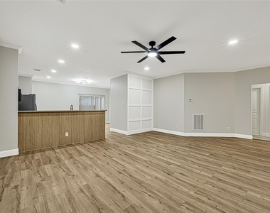 11015 Harston Drive - Photo Thumbnail 8