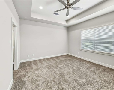10534 Executive Lake Drive - Photo Thumbnail 8