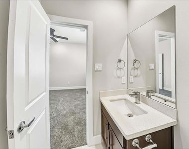 10534 Executive Lake Drive - Photo Thumbnail 14