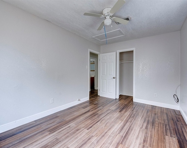 1209 Cabell St - Photo Thumbnail 20