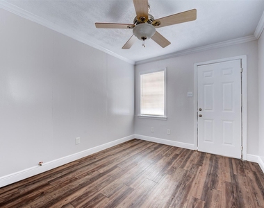 1209 Cabell St - Photo Thumbnail 15