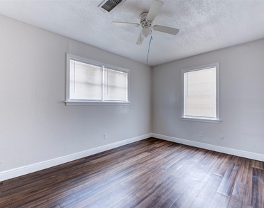 1209 Cabell St - Photo Thumbnail 16