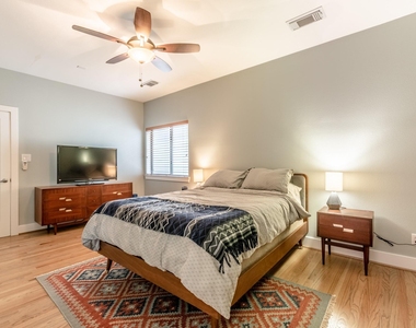 4104 Spencer Street - Photo Thumbnail 23