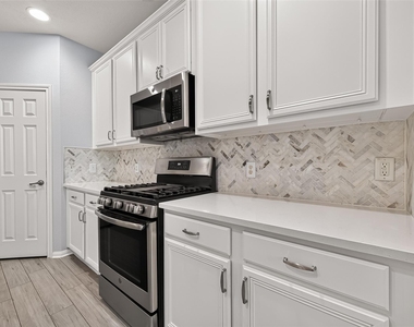 21610 Avalon Queen Drive - Photo Thumbnail 7