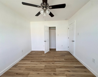 1717 W 4th Street - Photo Thumbnail 10