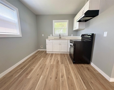 1717 W 4th Street - Photo Thumbnail 7