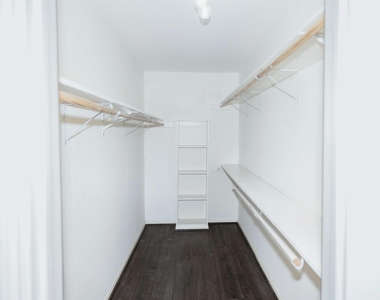 353 N Post Oak Lane - Photo Thumbnail 11