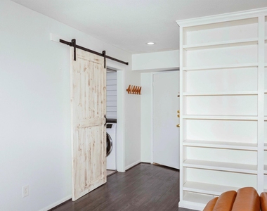 353 N Post Oak Lane - Photo Thumbnail 12
