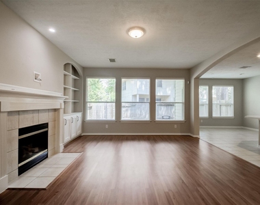115 W Burberry Circle - Photo Thumbnail 4