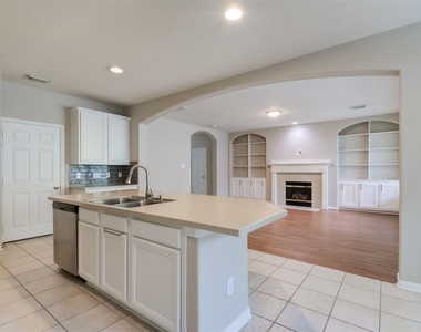 115 W Burberry Circle - Photo Thumbnail 8