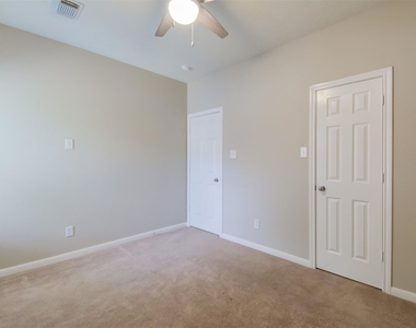 115 W Burberry Circle - Photo Thumbnail 19