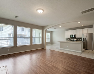 115 W Burberry Circle - Photo Thumbnail 6