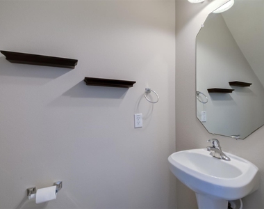 115 W Burberry Circle - Photo Thumbnail 3