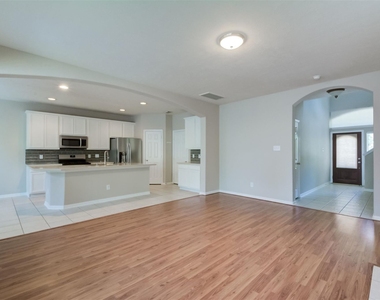 115 W Burberry Circle - Photo Thumbnail 5