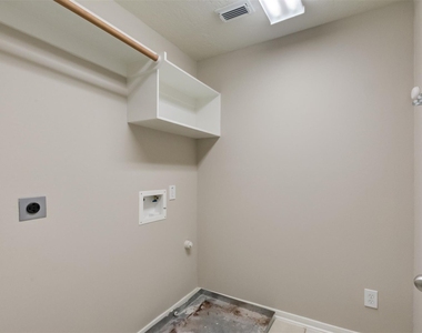 115 W Burberry Circle - Photo Thumbnail 21