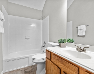 12719 Hart Hollow Lane - Photo Thumbnail 16