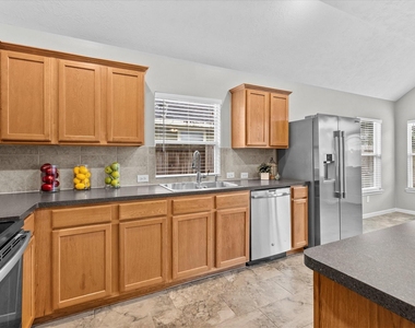 12719 Hart Hollow Lane - Photo Thumbnail 8