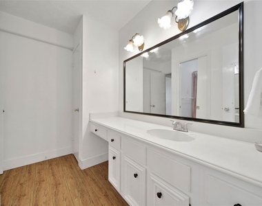 626 Park Knoll Lane - Photo Thumbnail 16