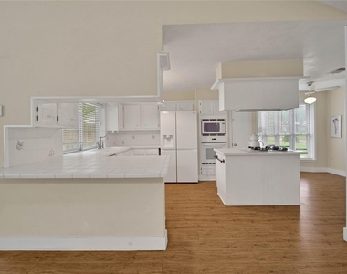 626 Park Knoll Lane - Photo Thumbnail 3