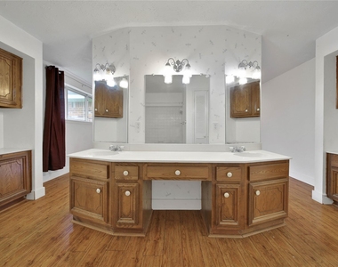 626 Park Knoll Lane - Photo Thumbnail 11