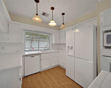 626 Park Knoll Lane - Photo Thumbnail 8