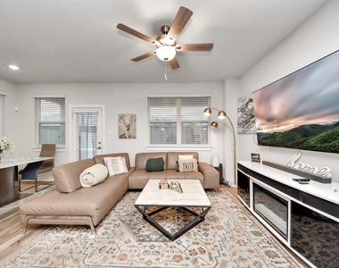 8207 Rising Stream Drive - Photo Thumbnail 5