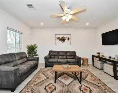 7980 Ethel Street - Photo Thumbnail 5