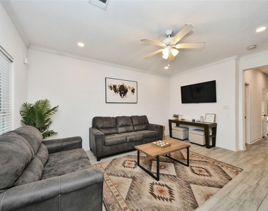 7980 Ethel Street - Photo Thumbnail 4
