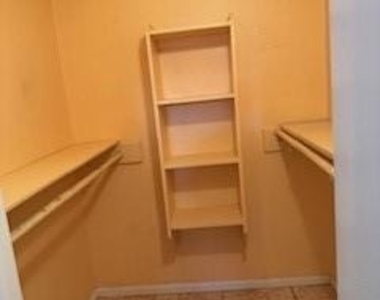 4315 Baneway Drive - Photo Thumbnail 10