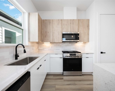 6735 Peerless Street - Photo Thumbnail 6