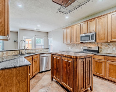 7507 Trail Hollow - Photo Thumbnail 12