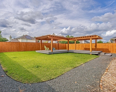 7507 Trail Hollow - Photo Thumbnail 36