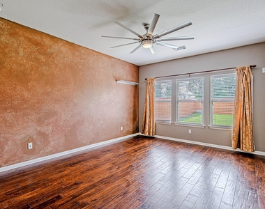7507 Trail Hollow - Photo Thumbnail 20