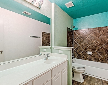 7507 Trail Hollow - Photo Thumbnail 32