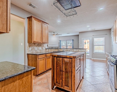 7507 Trail Hollow - Photo Thumbnail 11