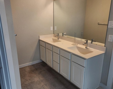 4326 Wyanngate Drive - Photo Thumbnail 7